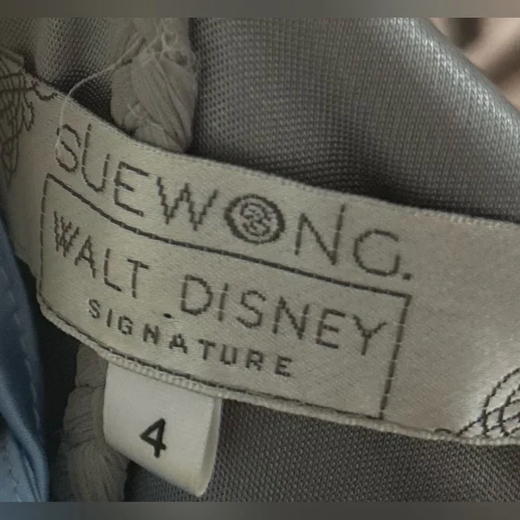 ⭐️SUE WONG DISNEY GOWN⭐️ 2010 Limited Collection - Picture 3 of 4